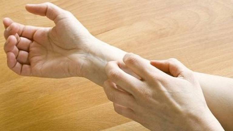 Ngứa chân tay về đêm: Cách điều trị và phòng ngừa ngăn tái phát