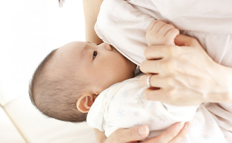 Cách khắc phục dị ứng sữa mẹ cho trẻ sơ sinh