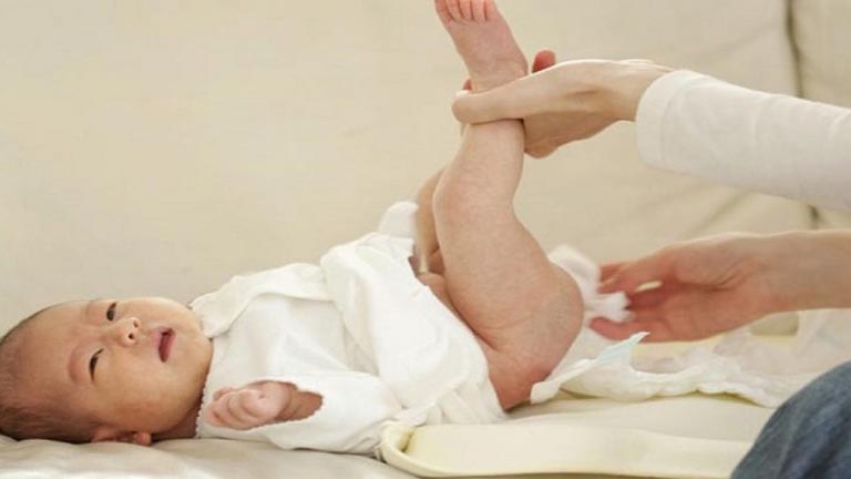 Tiêu chảy ở trẻ sơ sinh biểu hiện như thế nào?