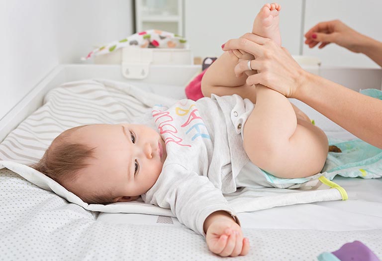 Trẻ sơ sinh bị tiêu chảy phải làm sao? Cách xử lý cho mẹ