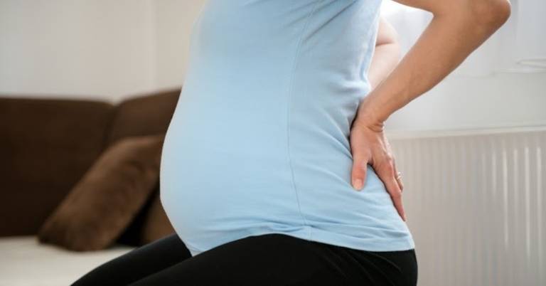 Đau lưng khi mang thai tháng cuối có nguy hiểm không?