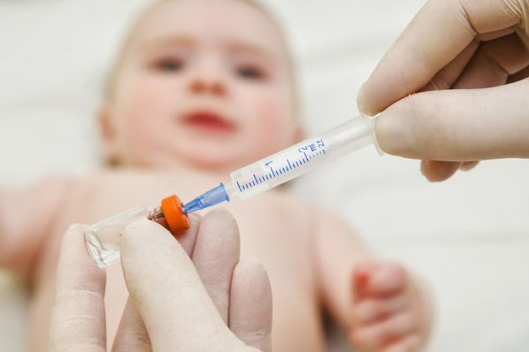 Trẻ sơ sinh tiêm phòng lao có sốt không?