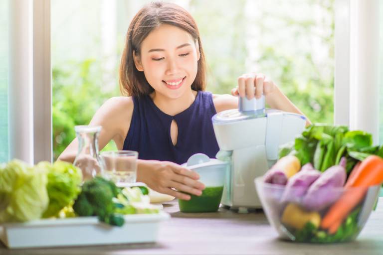 Phụ nữ nên ăn gì cho sung? 10 thực phẩm giúp tăng cường sinh lý nữ