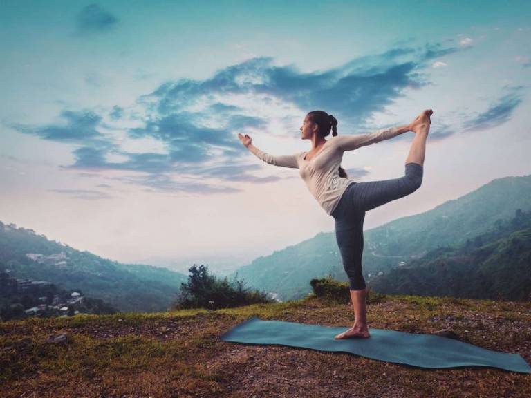 9 bài tập yoga chữa thoái hóa cột sống đơn giản dễ tập tại nhà