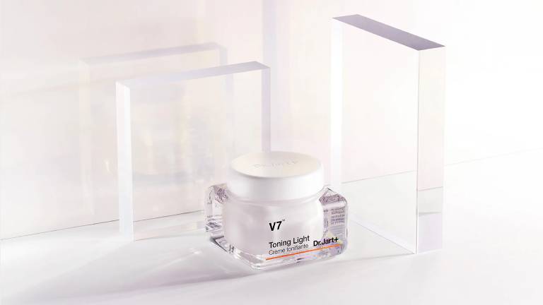 Kem trị thâm mụn V7 Toning Light thuộc thương hiệu Dr.Jart+ không chỉ nổi tiếng tại Hàn Quốc mà còn được người dùng Việt Nam đánh giá cao về độ lành tính và hiệu quả