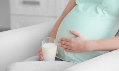 mang thai tháng đầu nên uống sữa gì