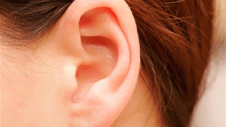 Lạm dụng sụn vành tai
