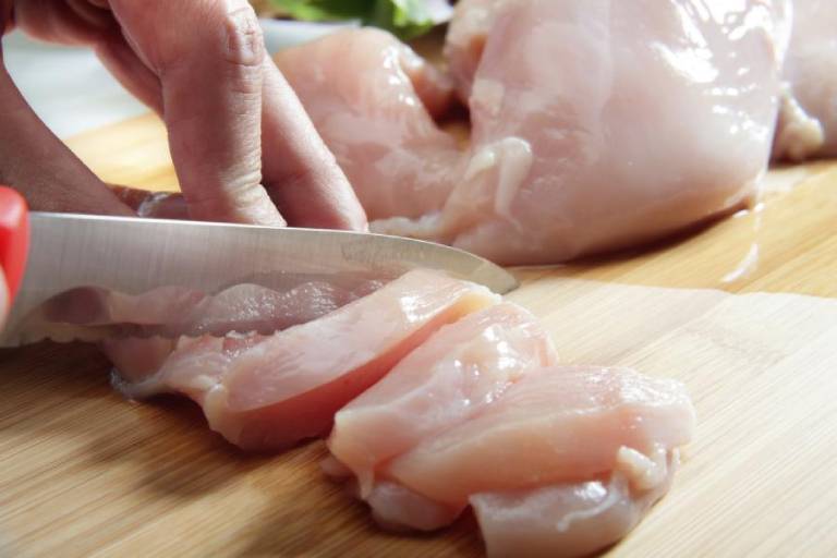 Nổi mề đay có ăn thịt gà, trứng gà được không? Giải đáp