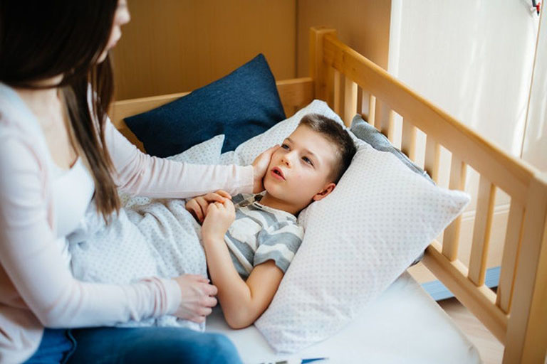 Hướng dẫn chăm sóc trẻ bị viêm phổi đúng cách tại nhà