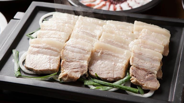 Thịt heo có hàm lượng đạm cao giúp đẩy nhanh quy trình hồi phục mặc dù vậy không gây sẹo
