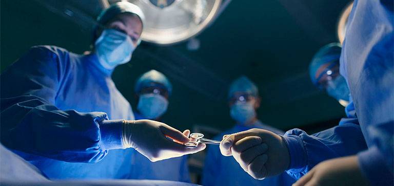 Nếu trĩ ngoại tắc mạch không có viêm nhiễm thì có thể được điều trị bằng phẫu thuật
