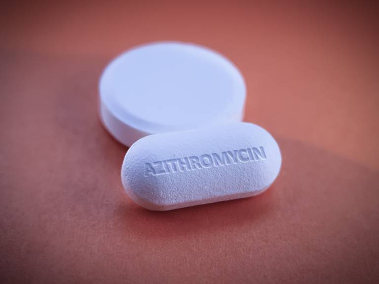 Thuốc kháng sinh chữa viêm phế quản Azithromycin