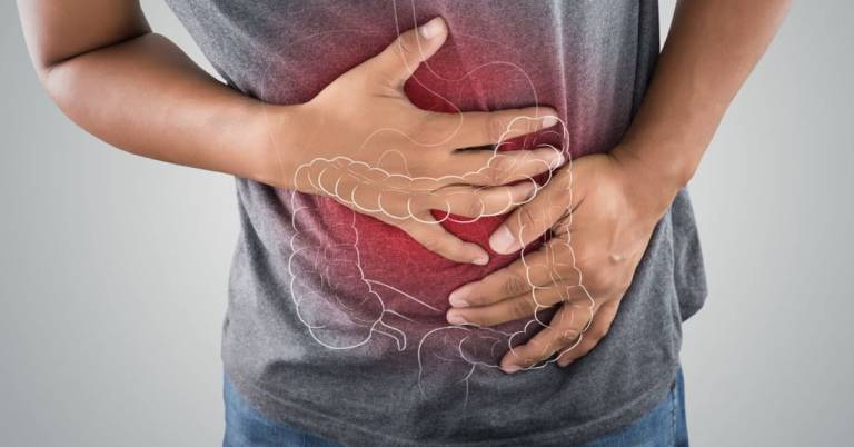 Đau hoặc khó chịu ở bụng trong thời gian dài xảy ra thường xuyên khi chế độ ăn uống không hợp lý là triệu chứng đặc trưng của bệnh